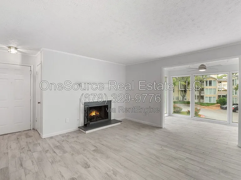 1410 Augusta Dr — Photo 9