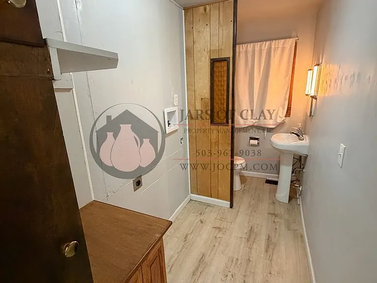 3231 Alberta Ave NE — Photo 6