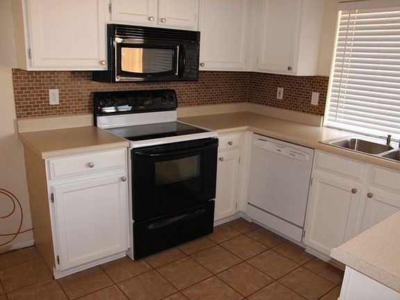 3rd image of 5212 W Vogel Ave