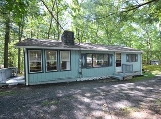 106 Chipmunk Rd, Bushkill, PA 18324