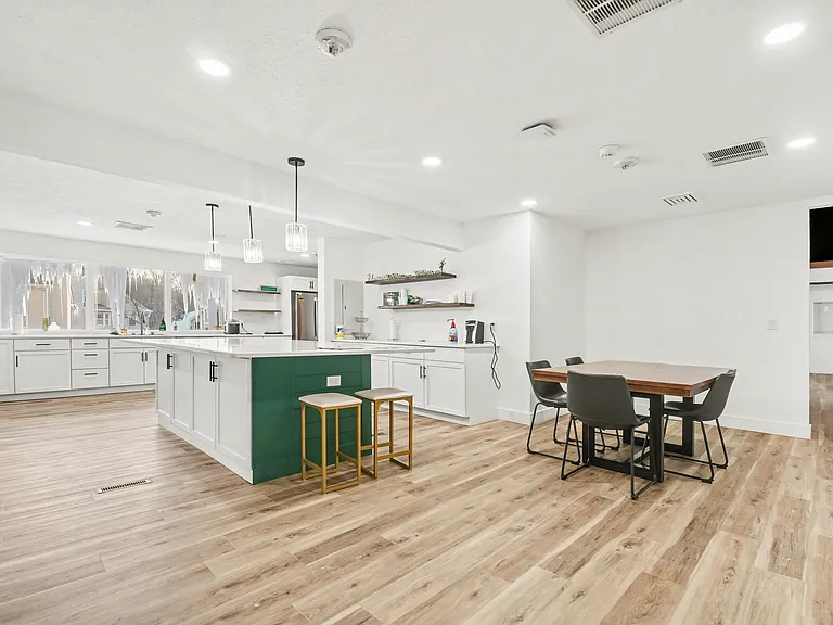 Harter Heights Place — Photo 8