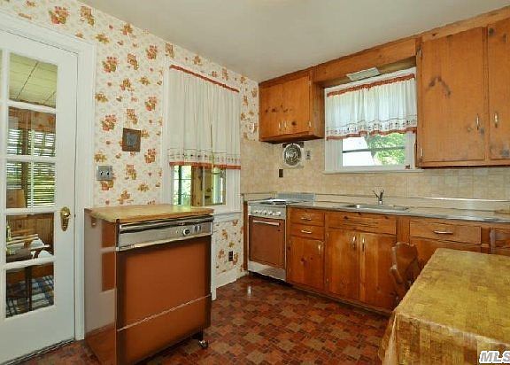 3rd image of 85 11th Ave