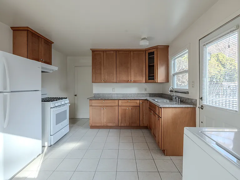 618 Central Ave — Photo 3