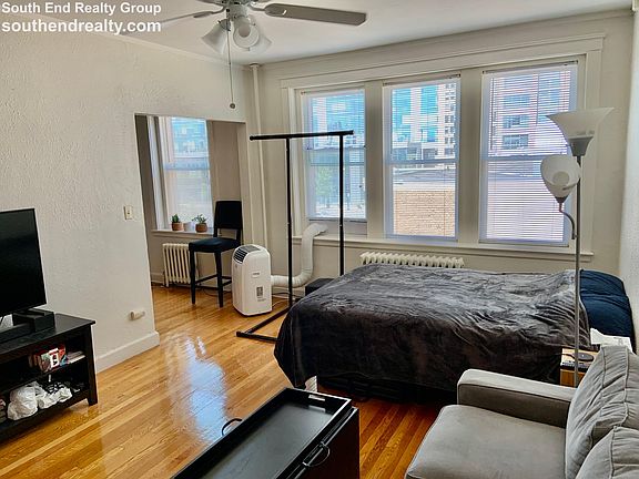 3rd image of 125 Peterborough St APT 42