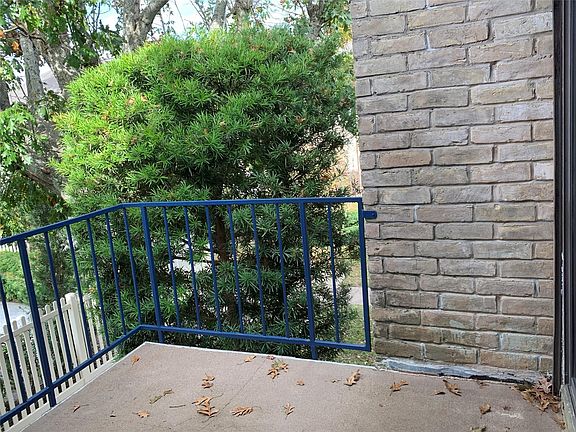 3rd image of 7036 N Holiday Dr
