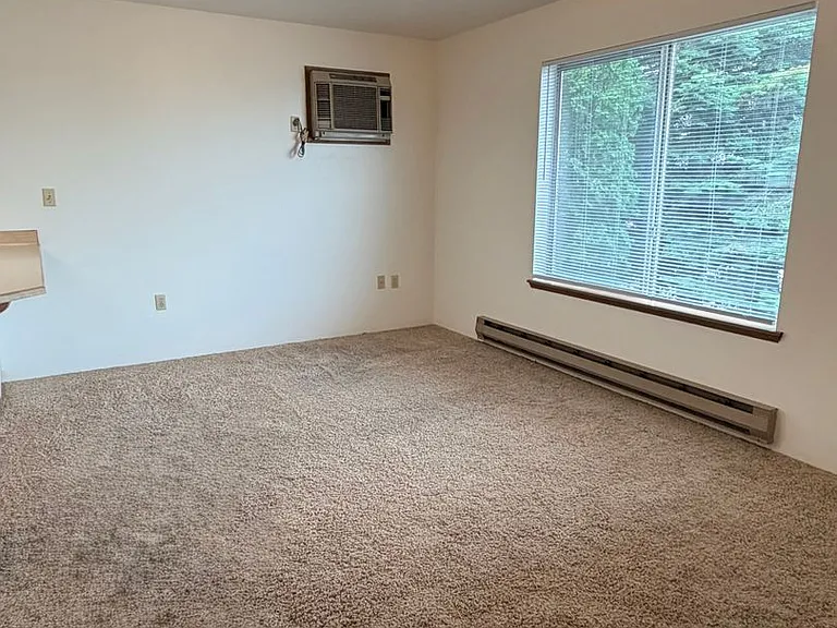 511 Yakima St — Photo 4