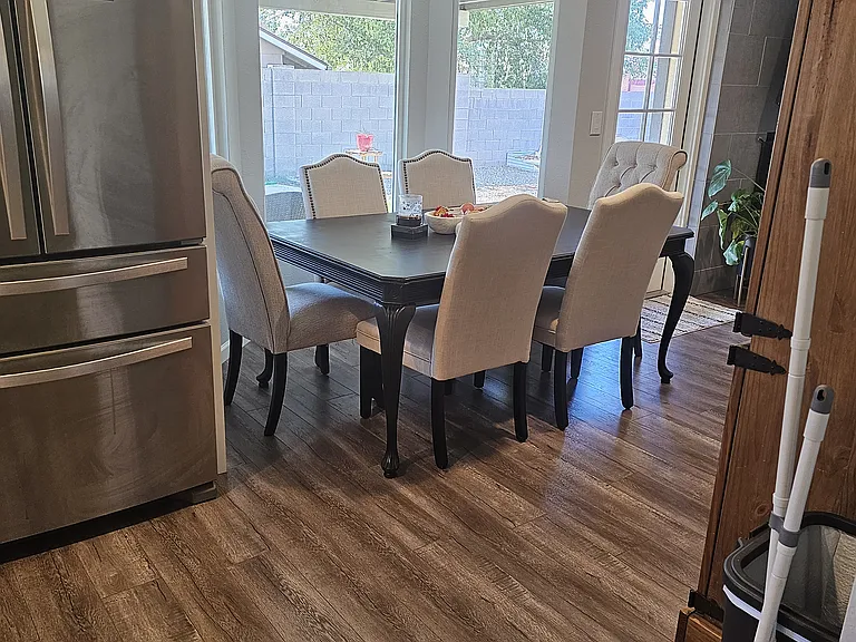 1637 W Beaubien Dr — Photo 2