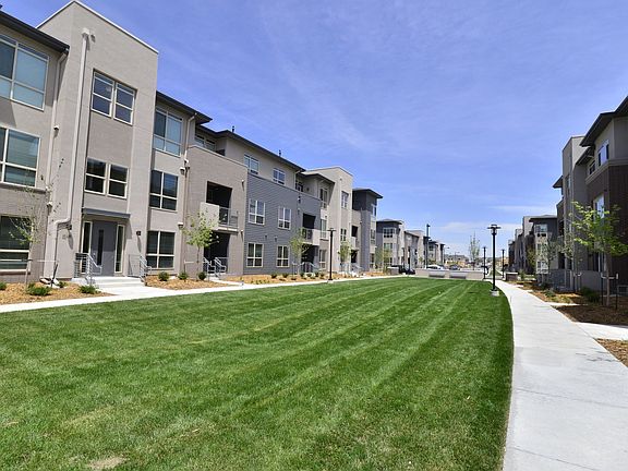 2nd image of 4890 Willow St #4820-202