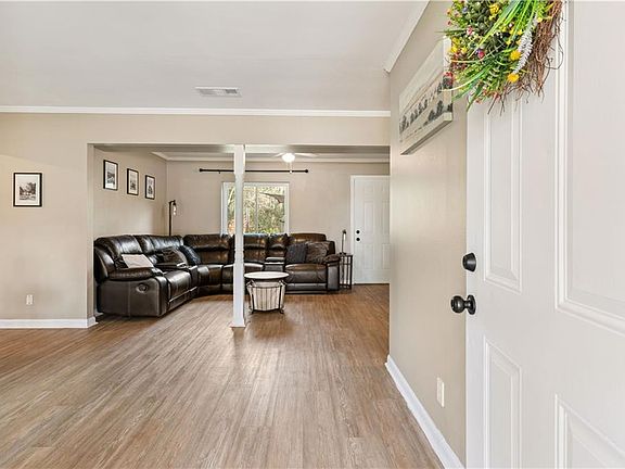 3rd image of 409 Buckingham Pl