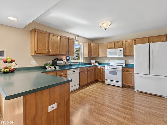 5th image of 637 Grace Dr