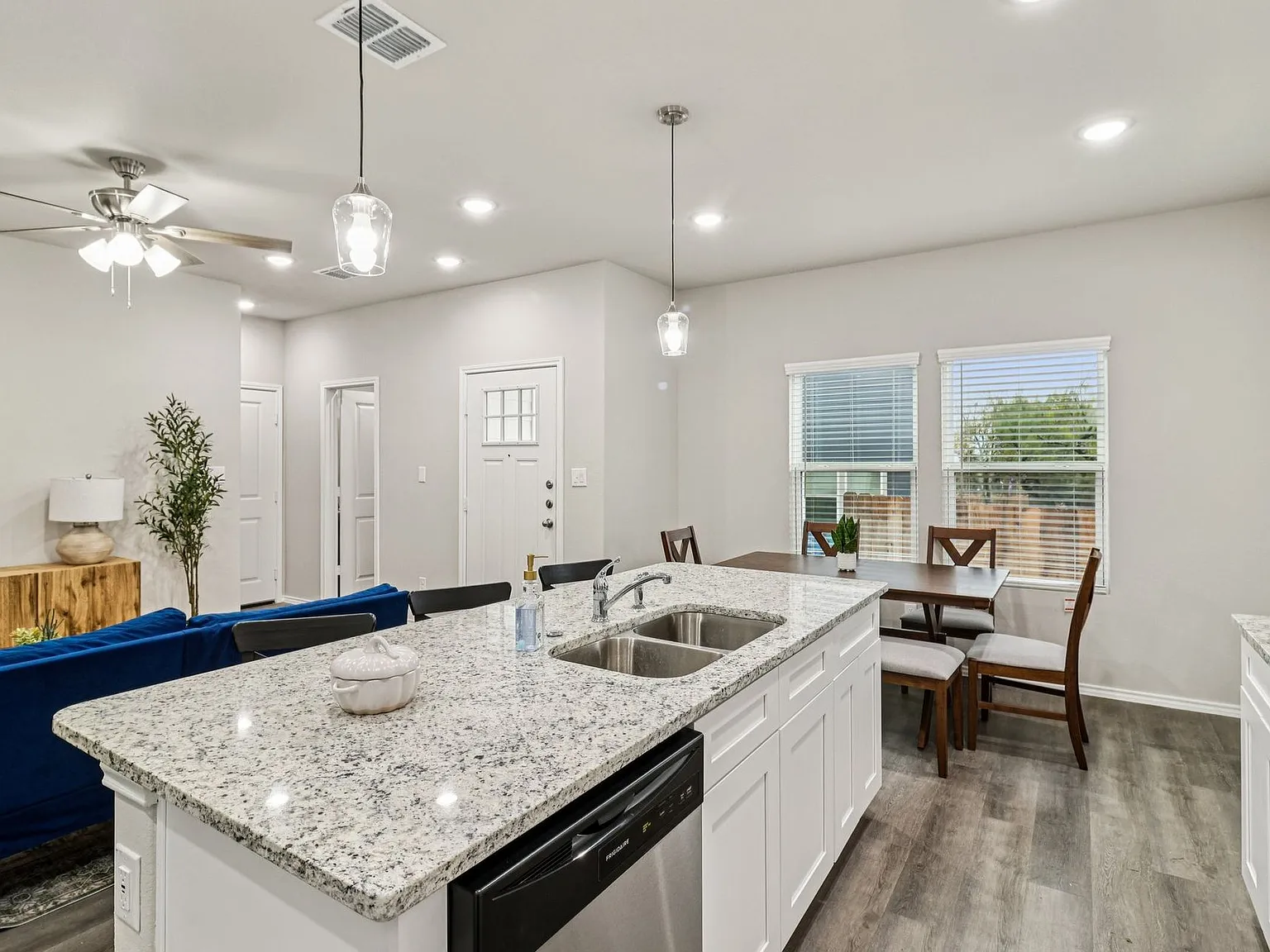 Look Today, Lease Today, Get One Month FREE! — Photo 4