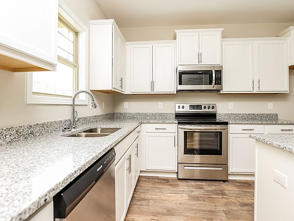 5th image of 1180 Black Oak Cir
