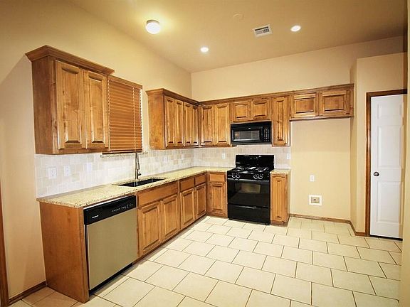 4th image of 405 Madison Place Dr