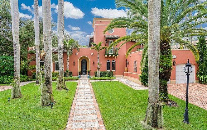 Welcome to Villa Flora