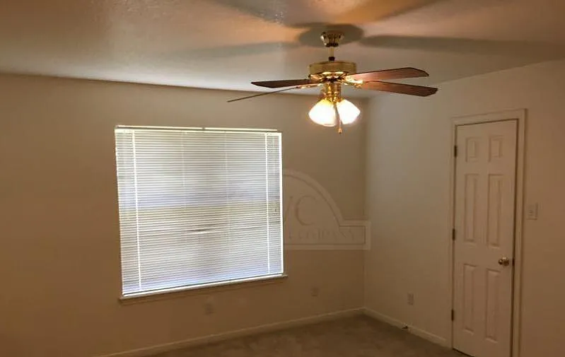 4211 Thunder Creek Dr — Photo 4