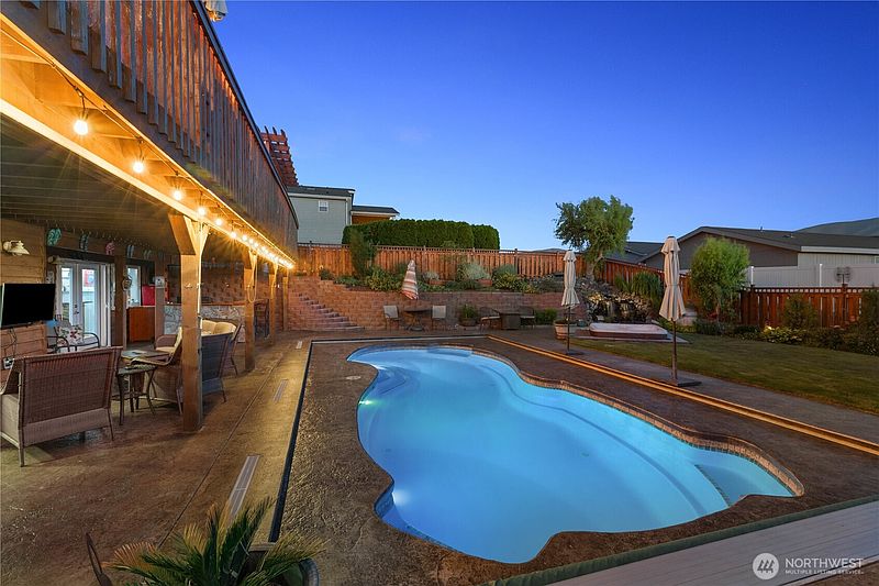 5th image of 418 Summer Place SW