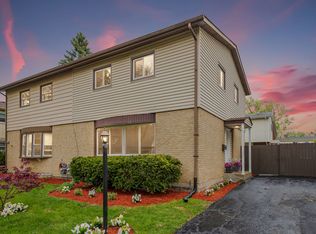 9279 N Courtland Dr, Niles, IL