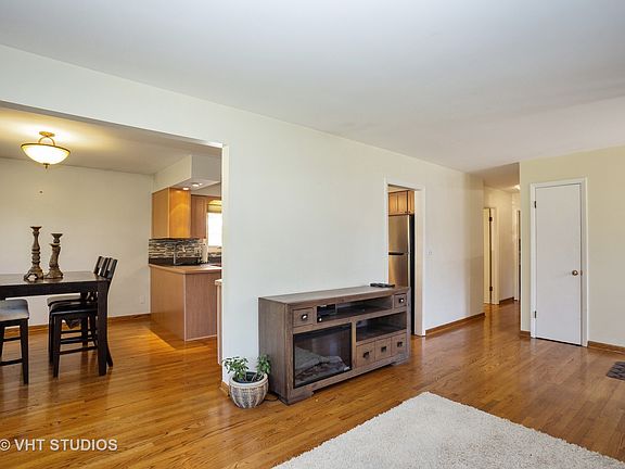 3rd image of 555 N Yale Ave