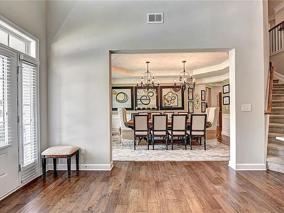 4th image of 229 Birchin Dr
