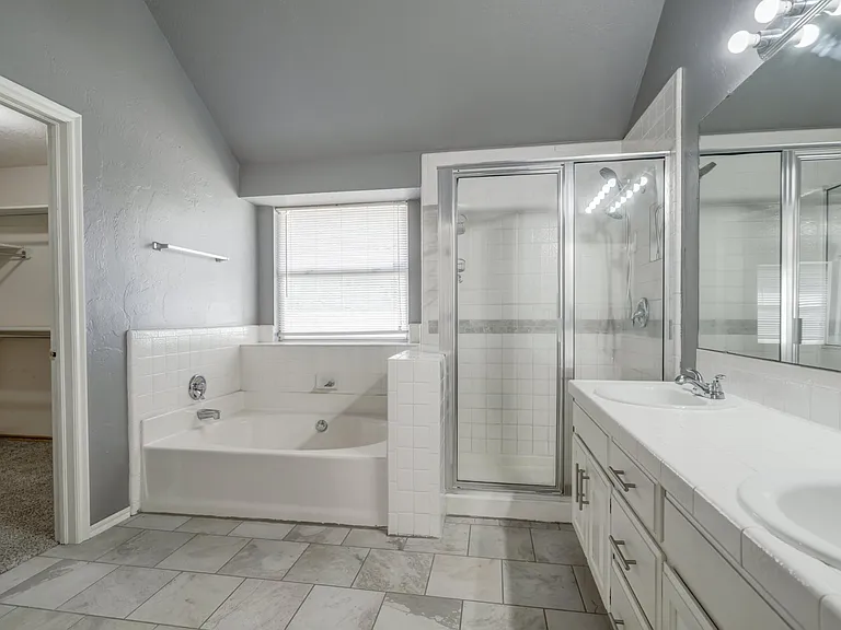 1812 Pebble Creek Blvd — Photo 23