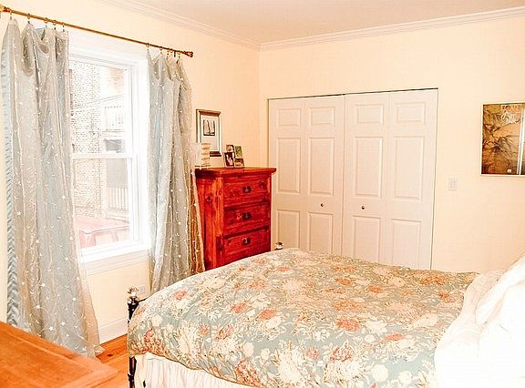5th image of 924 W Ainslie St APT 1N