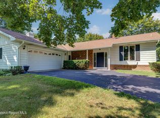 1140 Van Hoesen Rd, Castleton, NY 12033