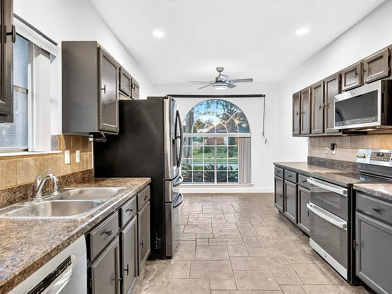 18610 Autumn Hills Dr — Photo 15