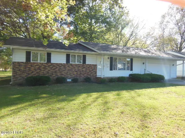 504 Shoreway Dr, Fairfield, IL 62837