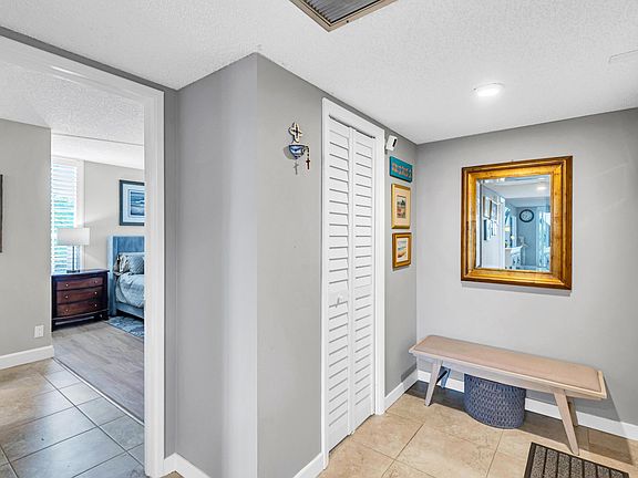 5th image of 3970 Oaks Clubhouse Drive #401