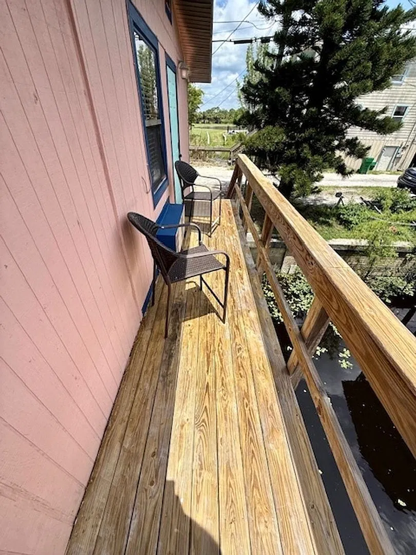 Charming 2br Waterfront Cabin In Cocoa — Photo 3