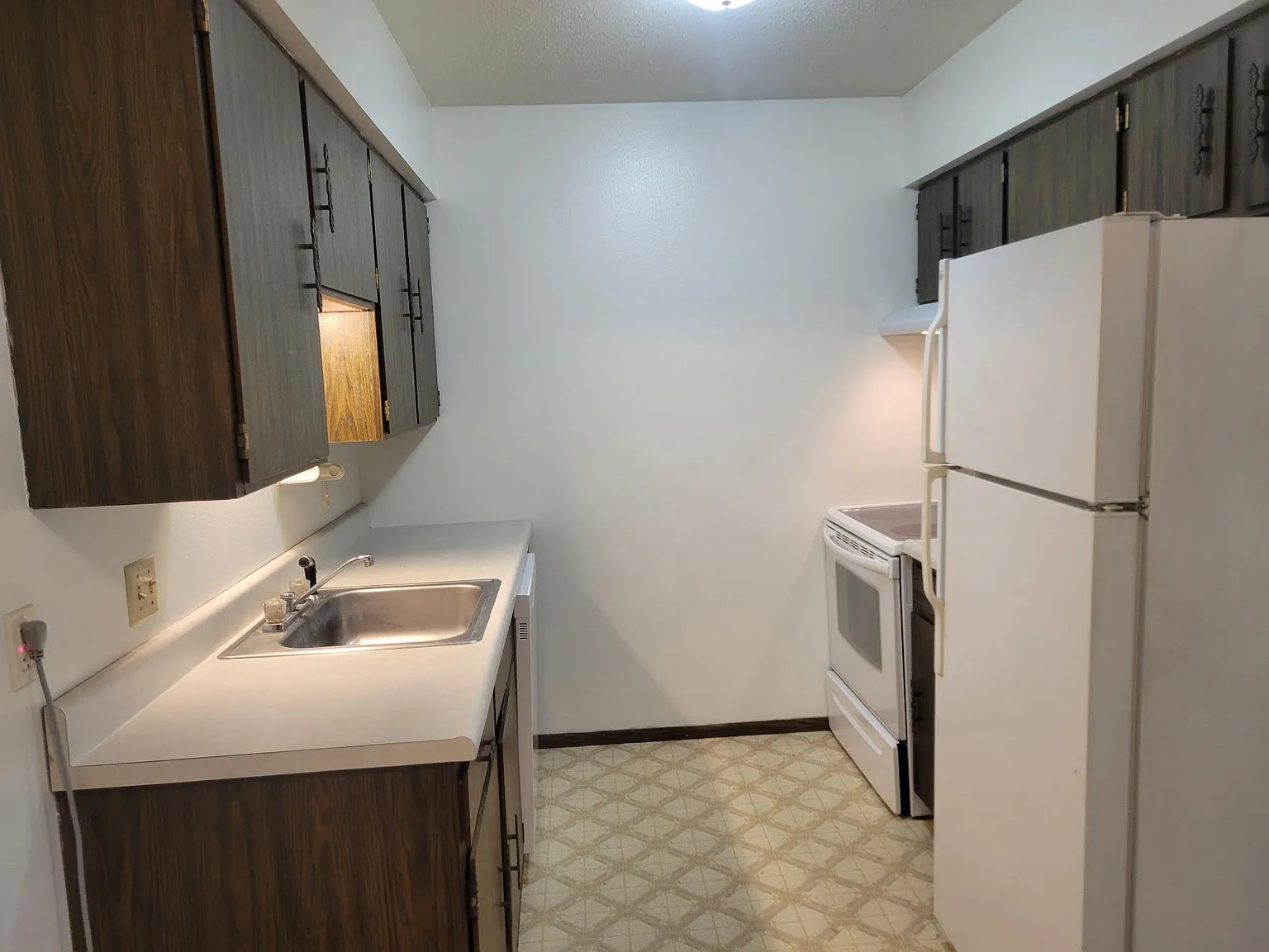 2 bed, 1.0 bath, $900 — Photo 3