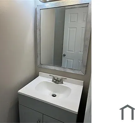 860 NE 35th St — Photo 15