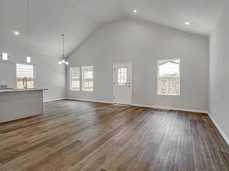 2511 Birdell St — Photo 6