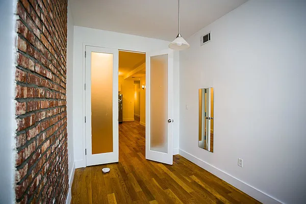 Rented by Nooklyn NYC LLC | media 12