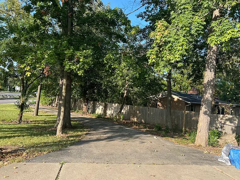4N255 Route 83 — Photo 4
