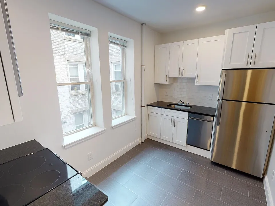 123 Sutherland Rd #1E