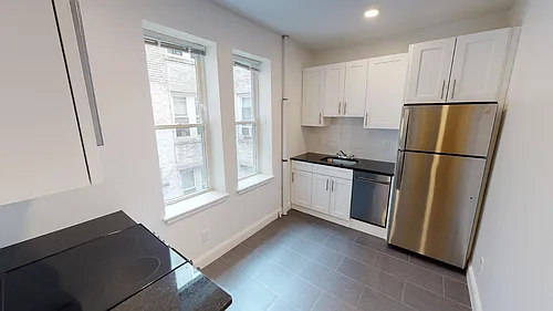 123 Sutherland Rd #1E Photo 1