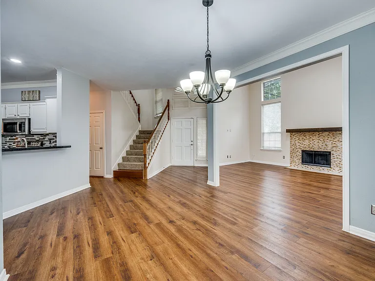 804 Santa Fe Trl — Photo 13