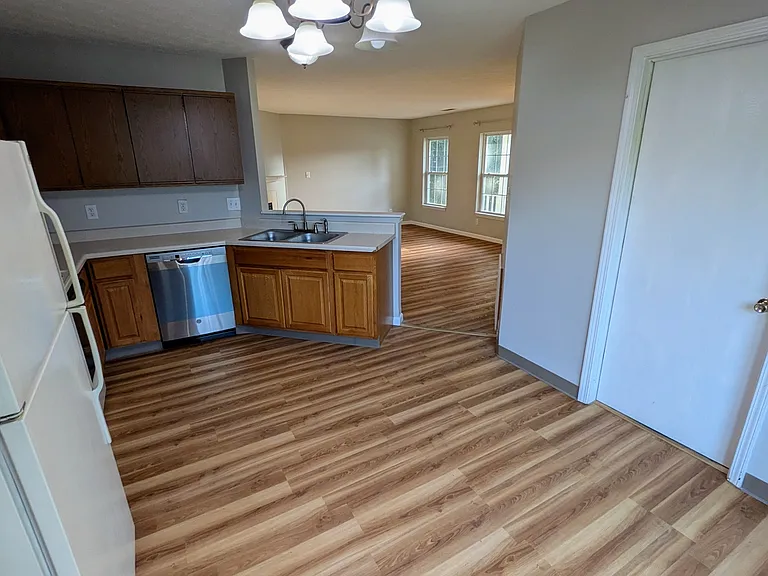 1065 Williamsburg Way — Photo 8
