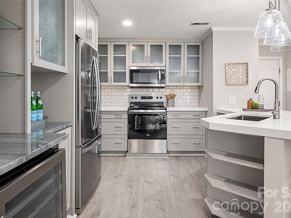 5th image of 517 Graham St #1D