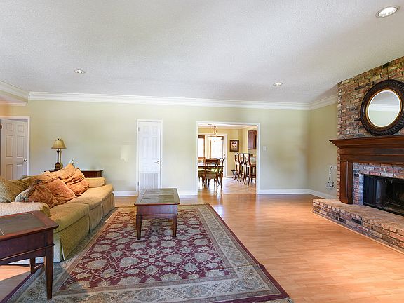 5th image of 114 Hermitage Dr