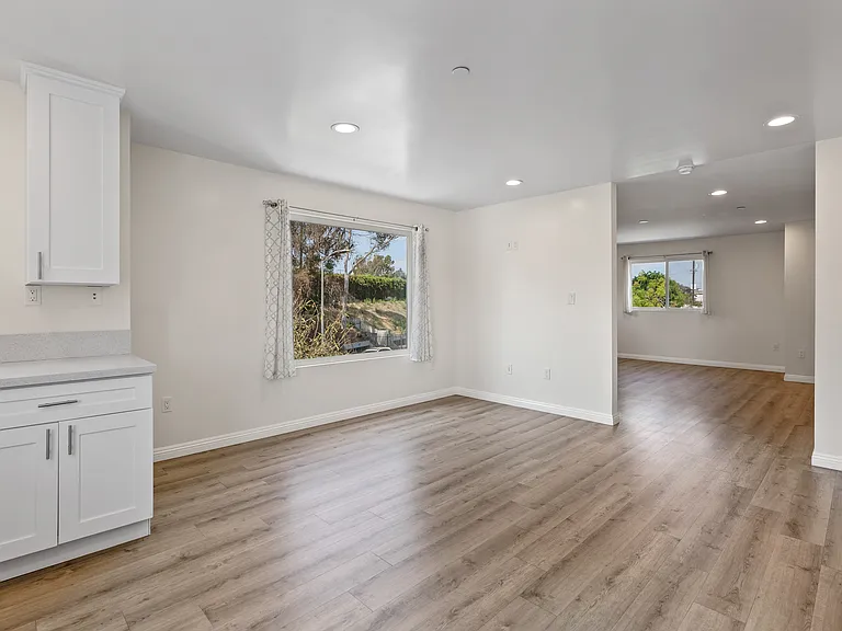 2446 S Dunsmuir Ave — Photo 19