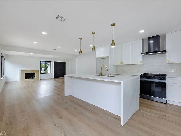 5402 Jefferson St — Photo 20