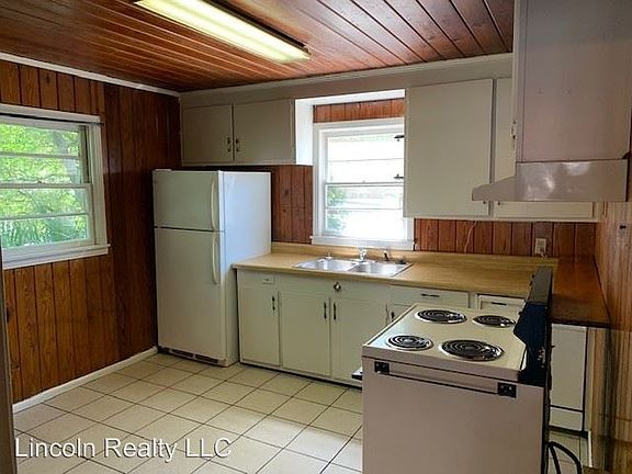 3rd image of 106 E Mary St APT C