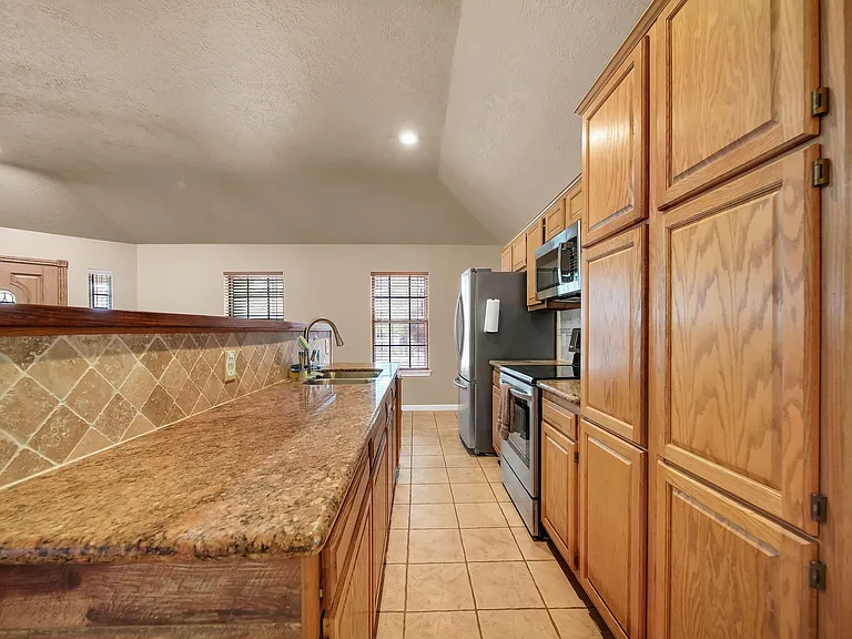 303 Shawnee Dr — Photo 4