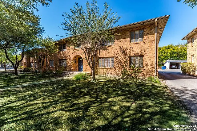 1 bed, 1.0 bath, 925 sqft, $895 — Photo 2