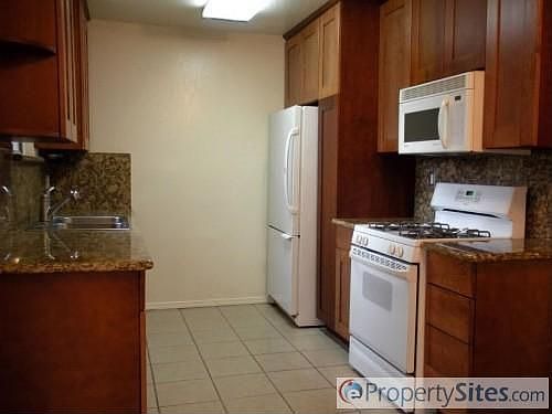 3rd image of 1865 Bowling Green Dr