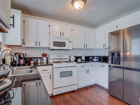 5th image of 525 Sunset Meadow Ln