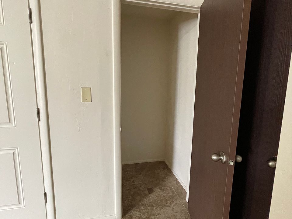 1st image of 33 E 600 N #33