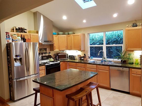 5th image of 3465 Ashwood Ave